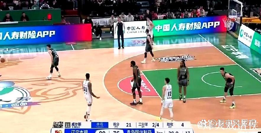 弗格投篮碰到徐杰脸部 杨鸣对着闫军贴脸输出